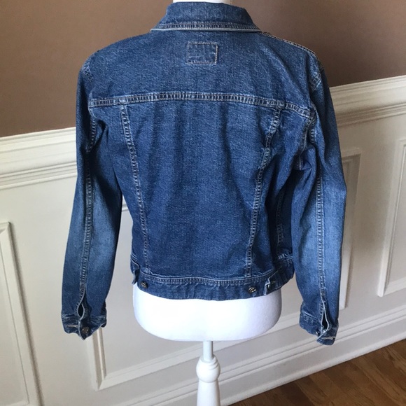 Calvin Klein Jean jacket size medium, med wash - Picture 3 of 7